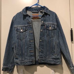 Oversized Levi’s denim jacket
